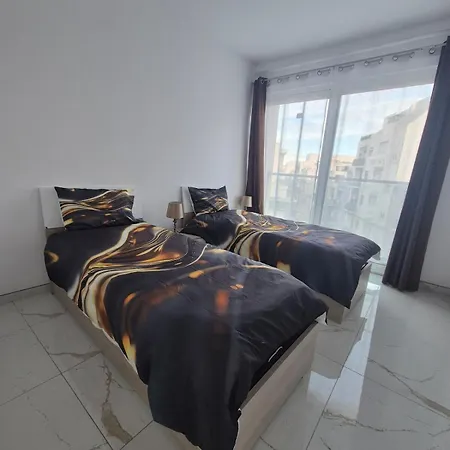 New 3bed And 3 Bath Location *